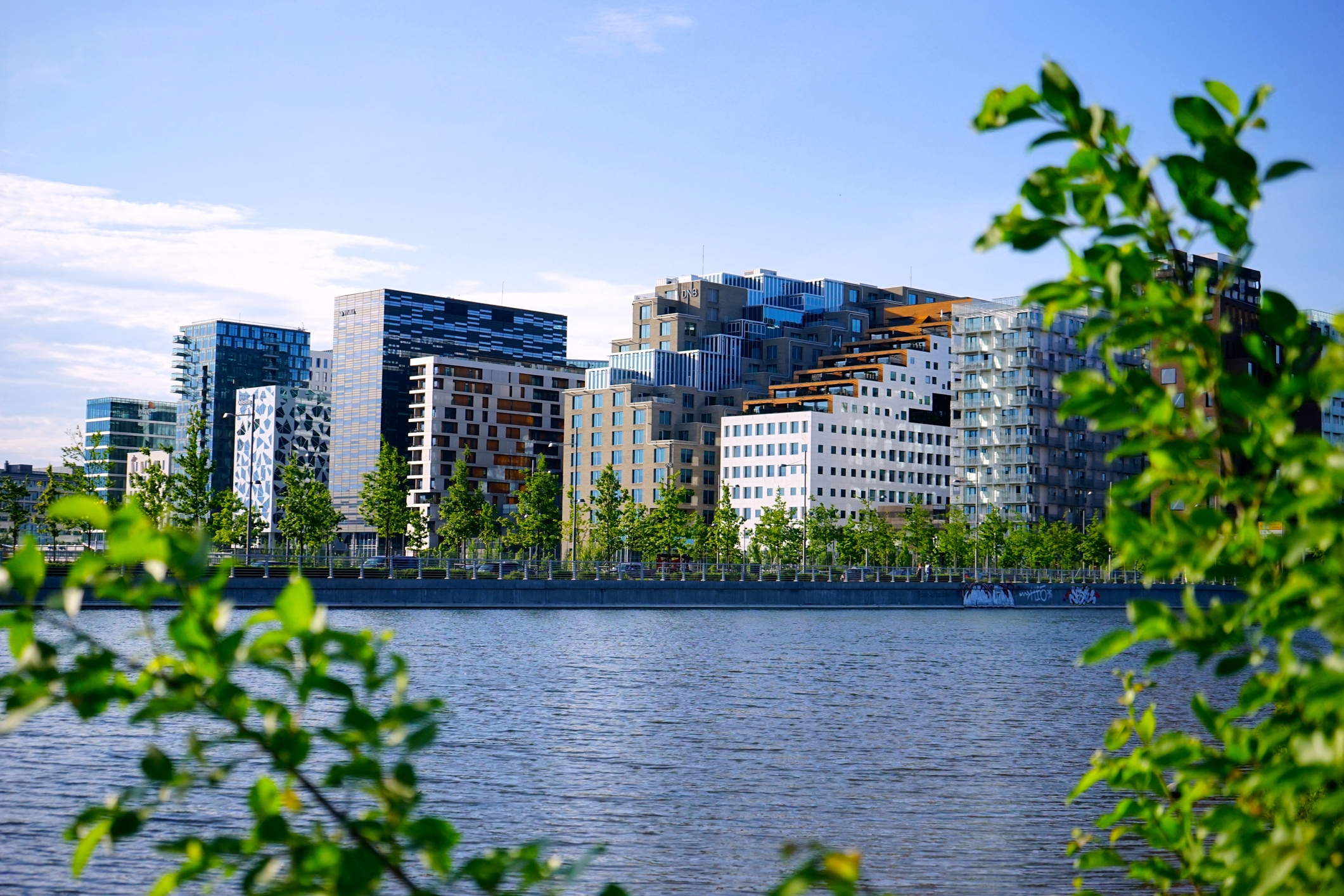 Oslo barcode with ocean and leafs